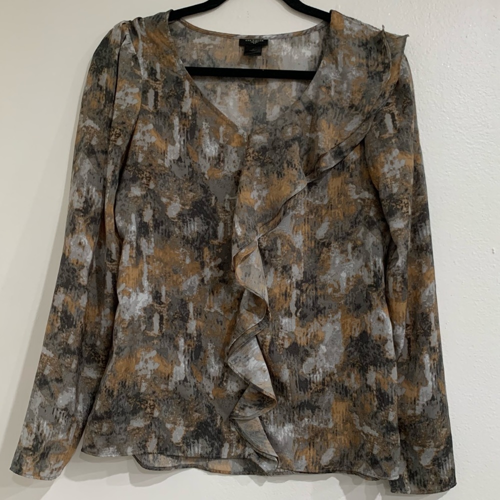 Ann Taylor V Neck Ruffle detail front Long Sleeve Blouse Top Women’s Size Small